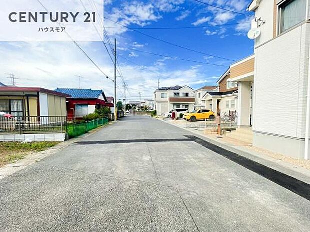 前面道路は7.5ｍ！陽当り良好な立地です。車庫入れが苦手な方も安心ですね。