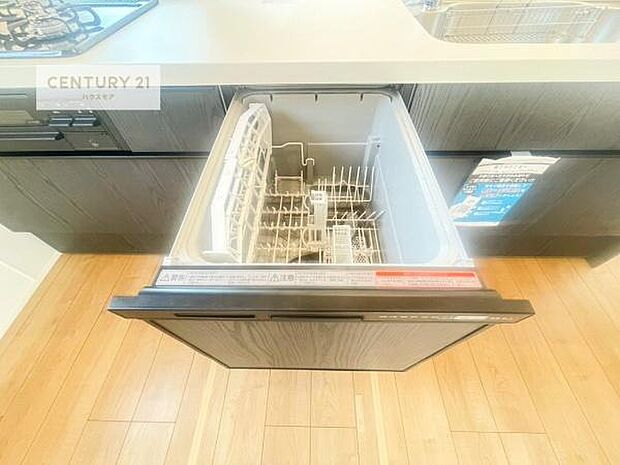 食洗機付きのキッチンです!忙しい時や手荒れ防止として大変活躍する便利な仕様!