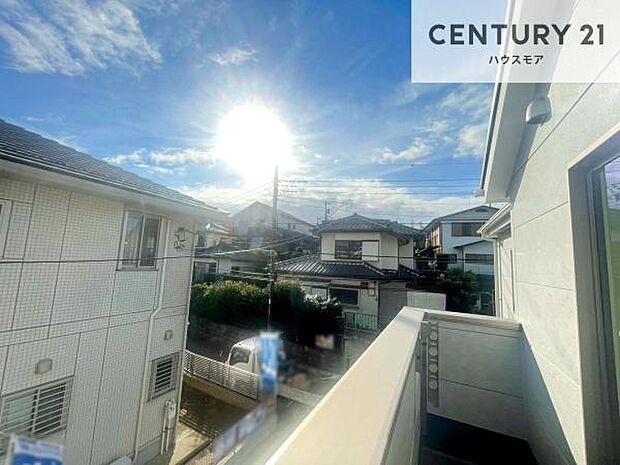 晴れた日には青い空を見渡せる開放的な時間を楽しめます。気持ちの良い風が通り抜けます！