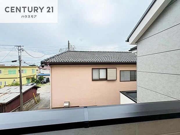 晴れた日には青い空を見渡せる開放的な時間を楽しめます。気持ちの良い風が通り抜けます!