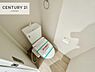 トイレ：1・2階にトイレがございます！朝の忙しい時間帯も待たずにすみそうですね。白を基調とした清潔感のあるトイレでお手入れがしやすいです！
