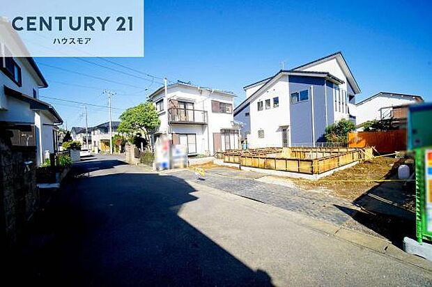 前面道路は4m車庫入れが苦手な方も安心ですね。