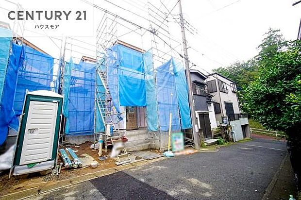カースペース付きなのでマイカーをお持ちの方も安心ですね！ぜひ現地にてお確かめくださいませ！