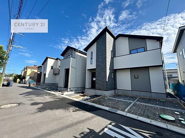 前面道路5.2ｍ！陽当り良好な立地です。車庫入れが苦手な方も安心ですね。