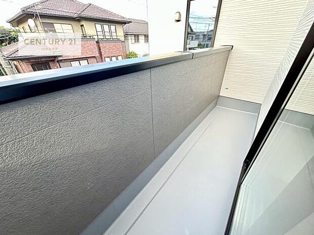 陽当たり良好なバルコニーです！晴れた日には青い空を見渡せる開放的な時間を楽しめます。