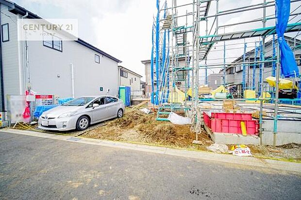 駐車スペースは2台分あります!セカンドカーはもちろん、バイクや自転車なども置き場所に困りません。