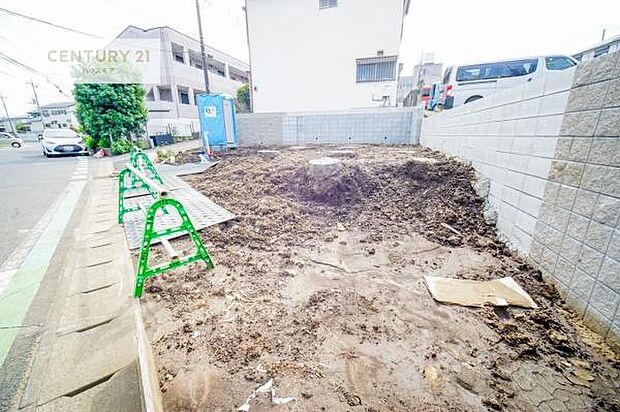 カースペース付きなのでマイカーをお持ちの方も安心ですね！ぜひ現地にてお確かめくださいませ！