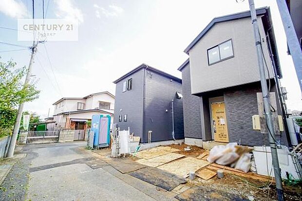 全2棟のキレイな街並み。是非1度ご内見ください。物件探しのご条件・ご要望・ご質問など、不動産に関することならどのようなことでも誠心誠意対応させて頂きます。