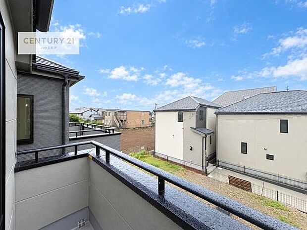 晴れた日には青い空を見渡せる開放的な時間を楽しめます。気持ちの良い風が通り抜けます!