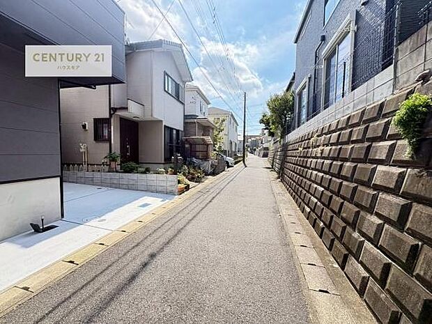 前面道路4m!車庫入れが苦手な方も安心ですね。