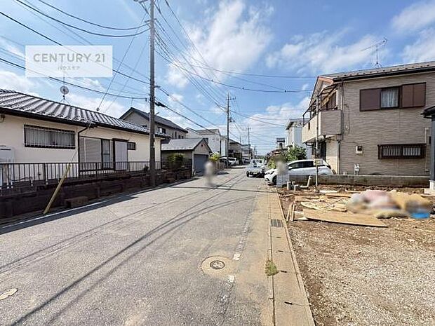 前面道路8m×4.15m!陽当り良好な立地です。車庫入れが苦手な方も安心ですね。