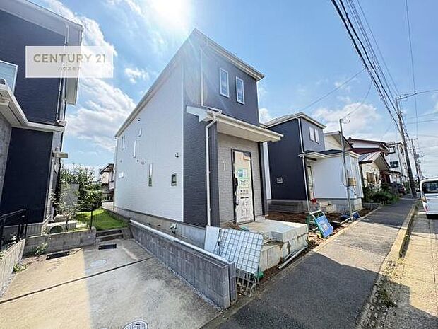 全2棟のキレイな街並み。是非1度ご内見ください。物件探しのご条件・ご要望・ご質問など、不動産に関することならどのようなことでも誠心誠意対応させて頂きます。