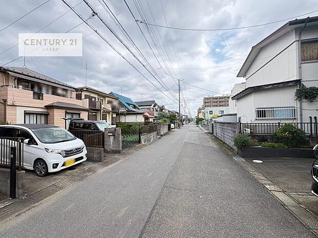 前面道路6m!陽当り良好な立地です。車庫入れが苦手な方も安心ですね。