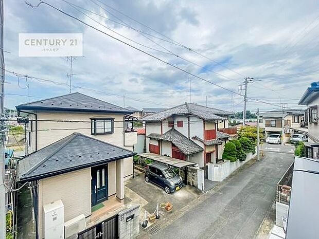 晴れた日には青い空を見渡せる開放的な時間を楽しめます。気持ちの良い風が通り抜けます！