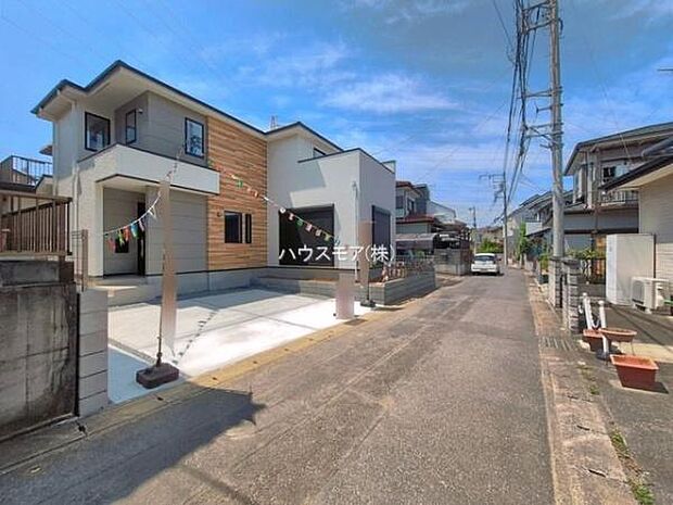 前面道路は4ｍ！陽当り良好な立地です。車庫入れが苦手な方も安心ですね。