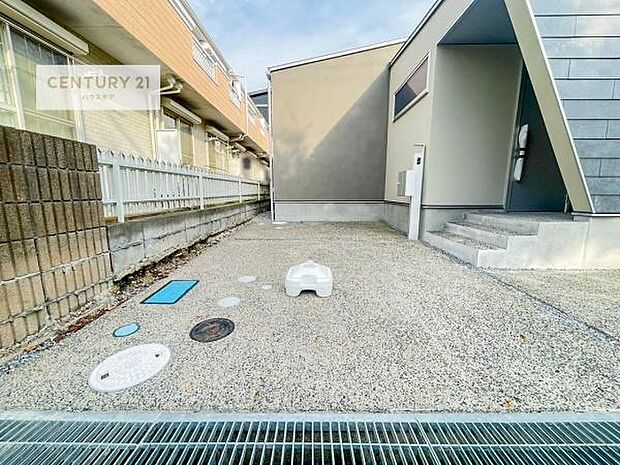 カースペース付きなのでマイカーをお持ちの方も安心ですね！ぜひ現地にてお確かめくださいませ！