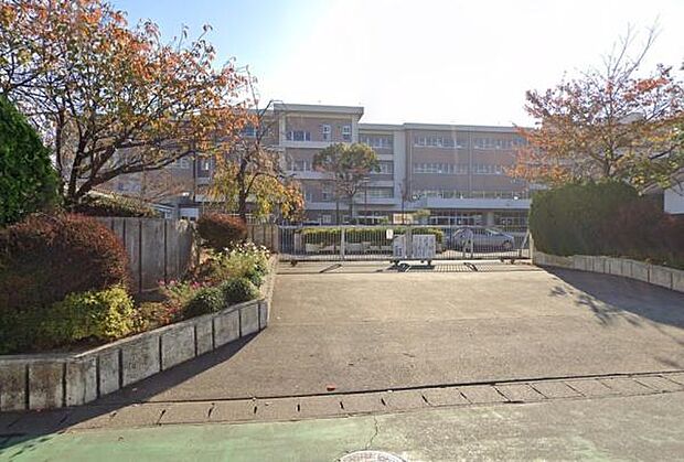 流山市立南流山第二小学校まで1300m