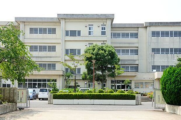 流山市立南流山中学校まで2300m