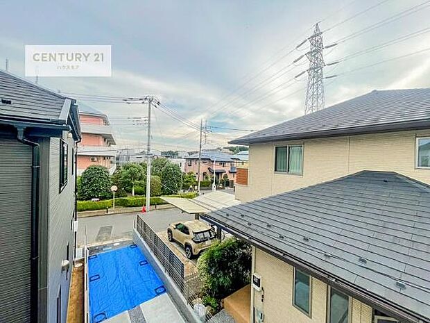 晴れた日には青い空を見渡せる開放的な時間を楽しめます。気持ちの良い風が通り抜けます!