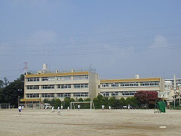 柏市立富勢中学校まで2700m