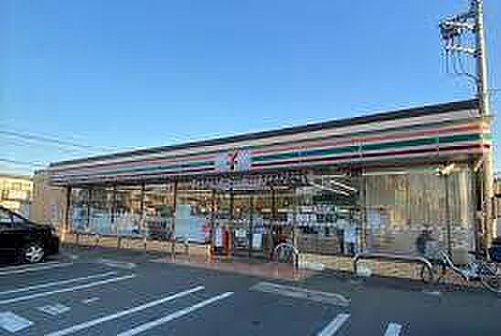 セブンイレブン柏豊住3丁目店まで836m