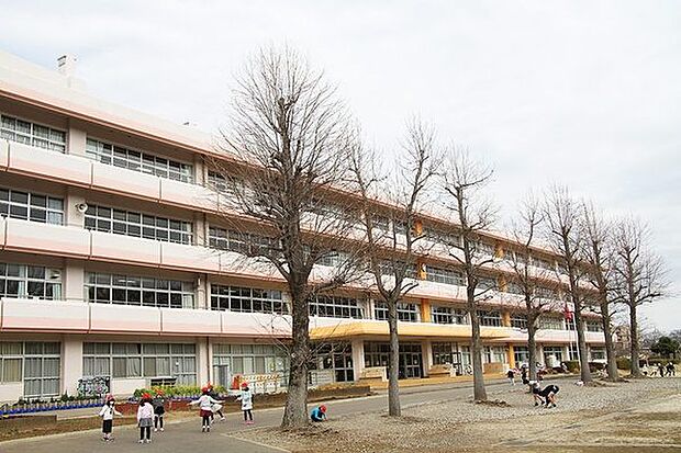 取手市立取手西小学校まで1100m