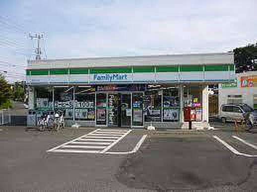 ファミリーマート取手白山店まで400m