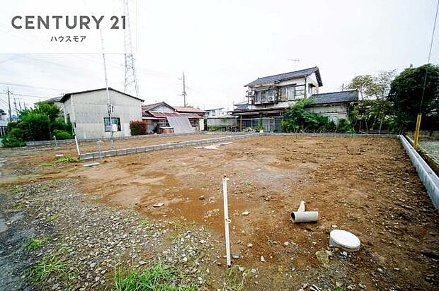 駐車スペースは2台分あります！セカンドカーはもちろん、バイクや自転車なども置き場所に困りません。