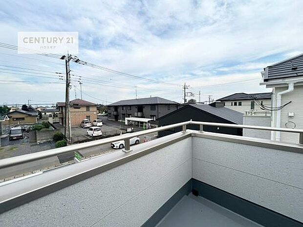 晴れた日には青い空を見渡せる開放的な時間を楽しめます。気持ちの良い風が通り抜けます!
