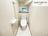 トイレ：1・2階にトイレがございます！朝の忙しい時間帯も待たずにすみそうですね。白を基調とした清潔感のあるトイレでお手入れがしやすいです！