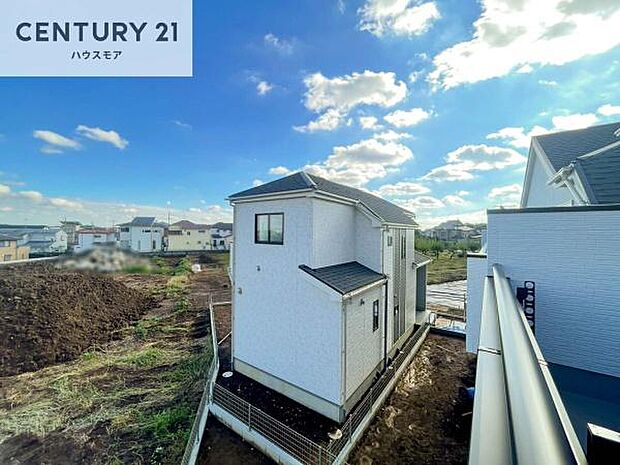 晴れた日には青い空を見渡せる開放的な時間を楽しめます。気持ちの良い風が通り抜けます!