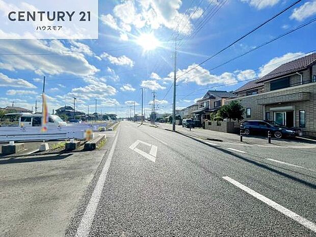 前面道路25m!車庫入れが苦手な方も安心ですね。