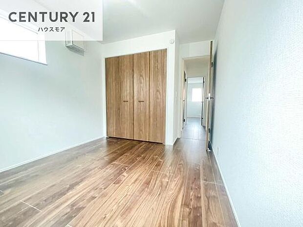 掃き出し窓がないお部屋は、お子様のお部屋としても安心です!収納スペースも充実しているので散らかったお部屋をサッと片付けられます!