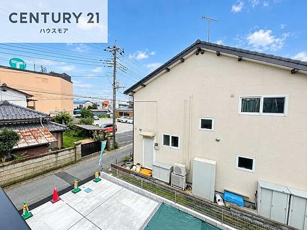 晴れた日には青い空を見渡せる開放的な時間を楽しめます。気持ちの良い風が通り抜けます!