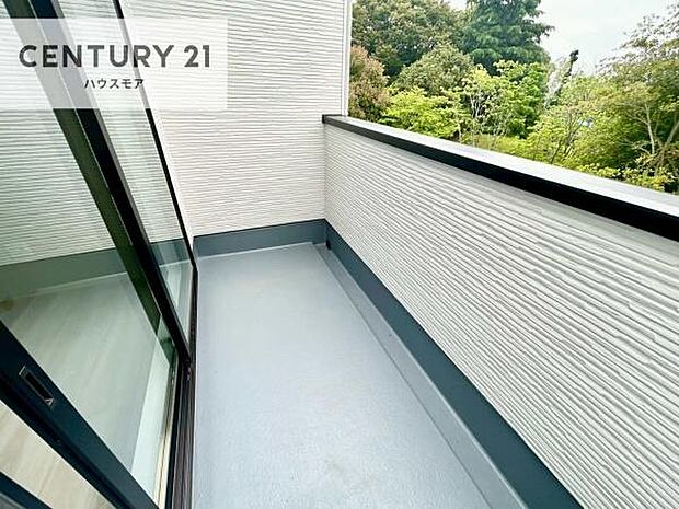 陽当たり良好なバルコニーです!晴れた日には青い空を見渡せる開放的な時間を楽しめます。
