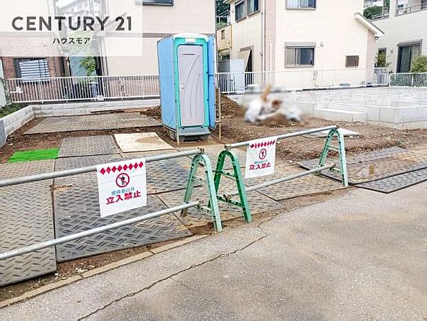 駐車スペースは2台分あります!セカンドカーはもちろん、バイクや自転車なども置き場所に困りません。