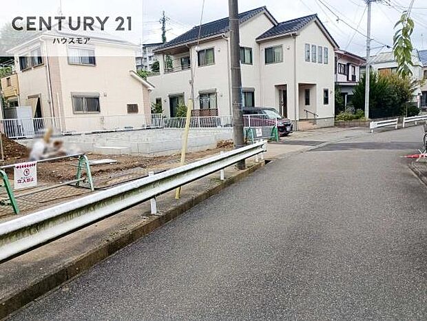 前面道路は7m!車庫入れが苦手な方も安心ですね。
