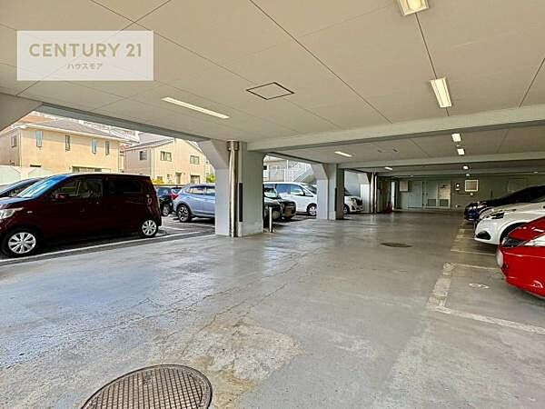 詳しい空き状況が知りたい場合はお気軽にお問い合わせください！周辺環境や、お客様のご希望に合った物件も一緒にご案内を致します。住宅ローンアドバイザーによるご相談も承ります。