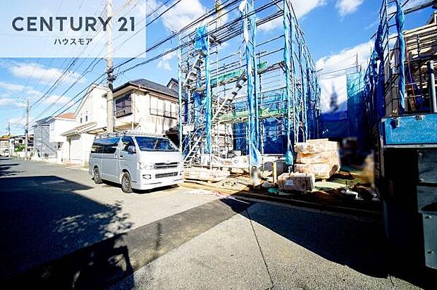 前面道路は6m!車庫入れが苦手な方も安心ですね。