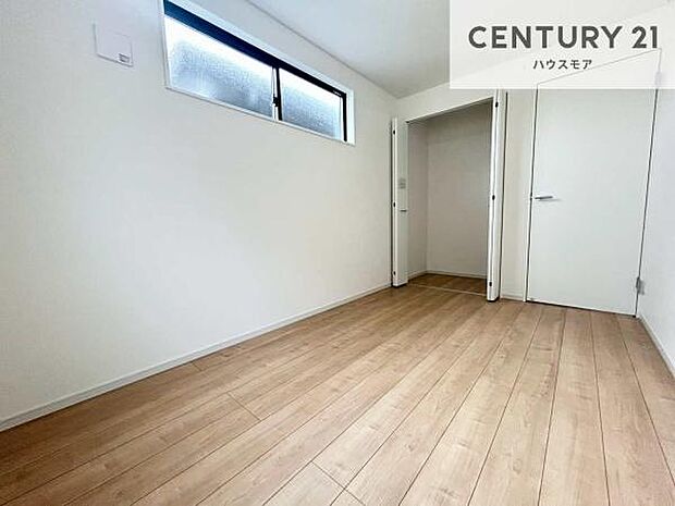 掃き出し窓がないお部屋は、お子様のお部屋としても安心です!収納スペースも充実しているので散らかったお部屋をサッと片付けられます!