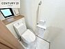 トイレ：1・2階にトイレがございます！朝の忙しい時間帯も待たずにすみそうですね。白を基調とした清潔感のあるトイレでお手入れがしやすいです！