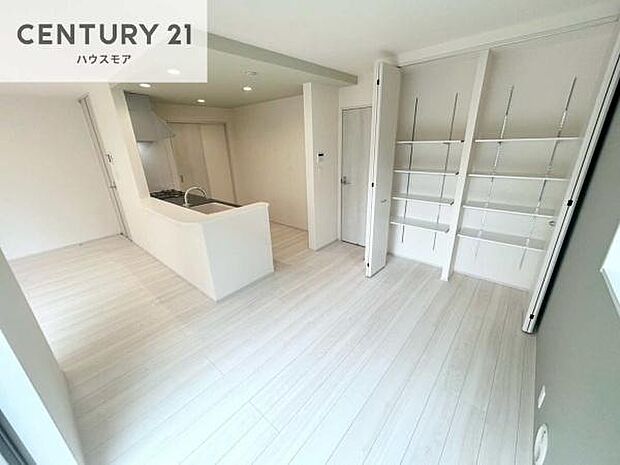 収納が充実しているからこそ、お部屋はいつも広々。掃除や片付けもラクになり、居心地の良い暮らしが続きます。