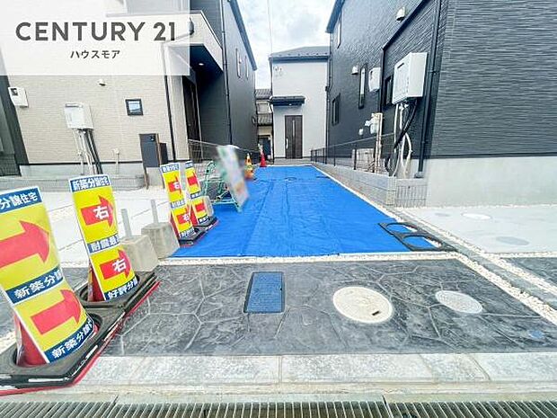 駐車スペースは2台分あります!セカンドカーはもちろん、バイクや自転車なども置き場所に困りません。