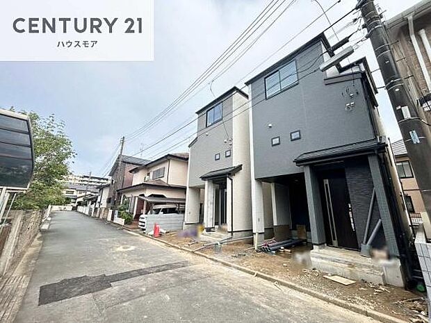 前面道路5m。車庫入れが苦手な方も安心ですね。