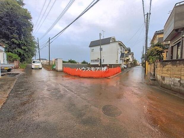 前面道路は4.5ｍ×5.4ｍ！陽当り良好な立地です。車庫入れが苦手な方も安心ですね。