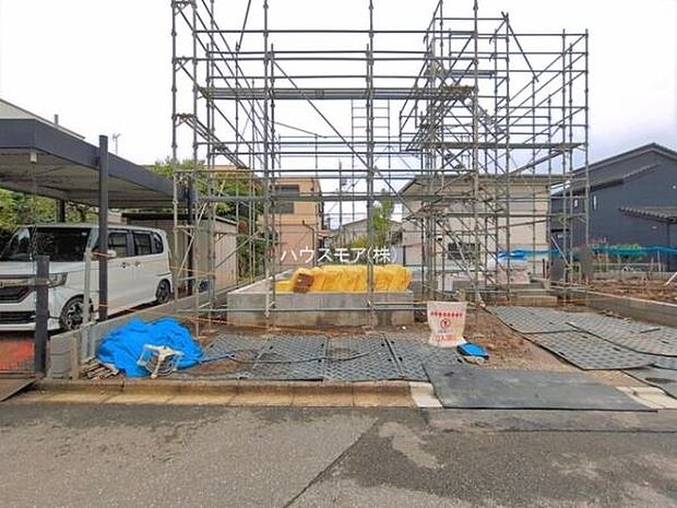 駐車スペースは2台分あります!セカンドカーはもちろん、バイクや自転車なども置き場所に困りません。