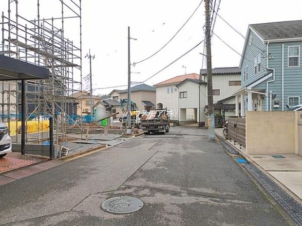 前面道路6m!車庫入れが苦手な方も安心ですね。