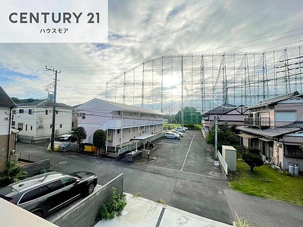 晴れた日には青い空を見渡せる開放的な時間を楽しめます。気持ちの良い風が通り抜けます!