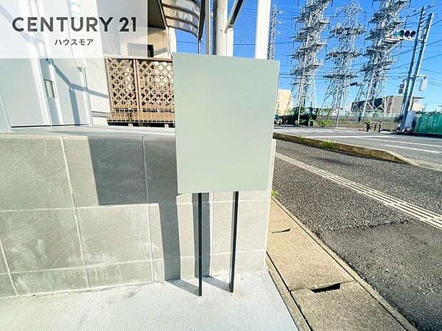 郵便ポスト付きで不在時でも荷物が受け取れてとっても便利！家にいなきゃいけないストレス回避！再配達の手間が省けます！