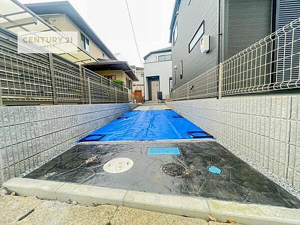 駐車スペースは2台分あります！セカンドカーはもちろん、バイクや自転車なども置き場所に困りません。